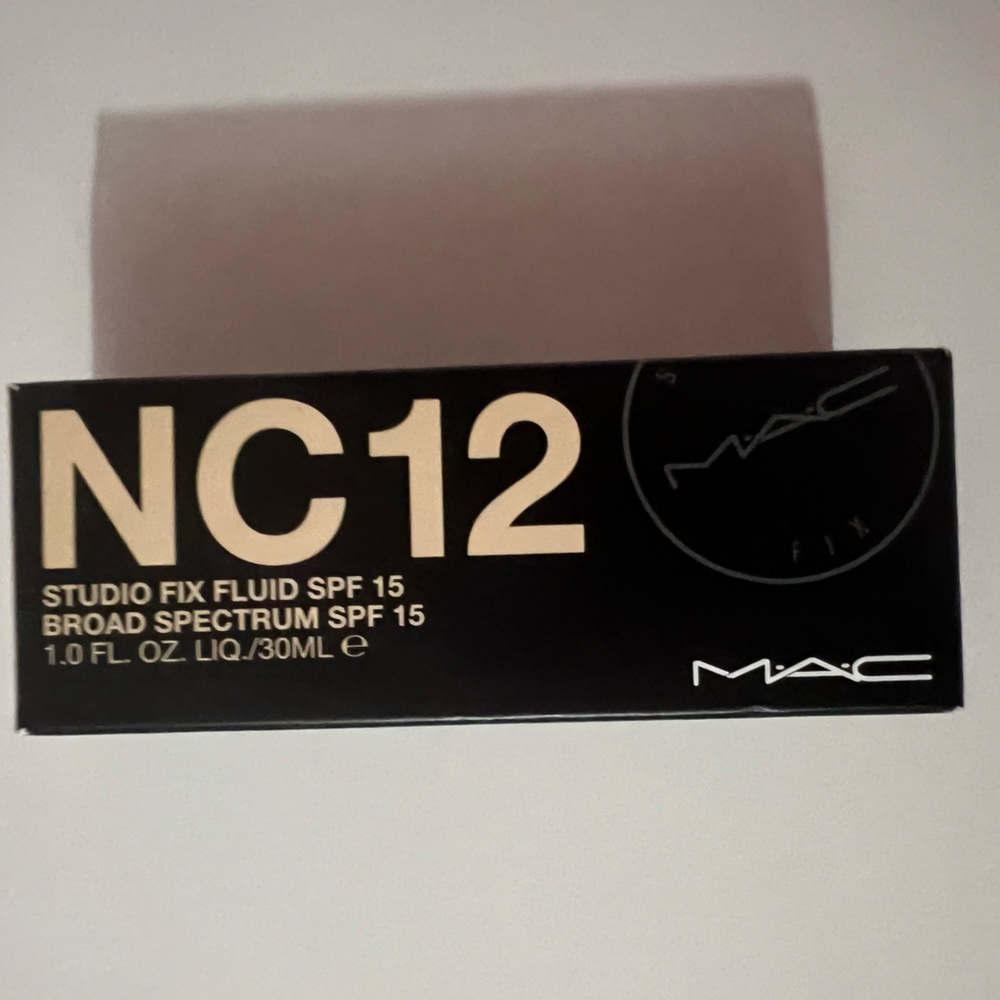 MAC STUDIO FIX FLUID FOUNDATION SPF 15 IN NC12, NIB